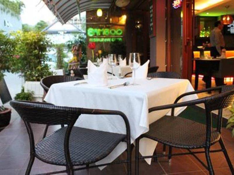 Hemingway'S Hotel Patong Exterior foto